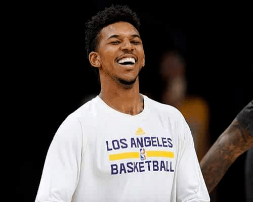 曼晚：曼联正在关注德国16岁中场艾希霍恩，转会费为2000万欧（曼晚报道：曼联有意德国16岁中场艾希霍恩，估值约2000万欧元）