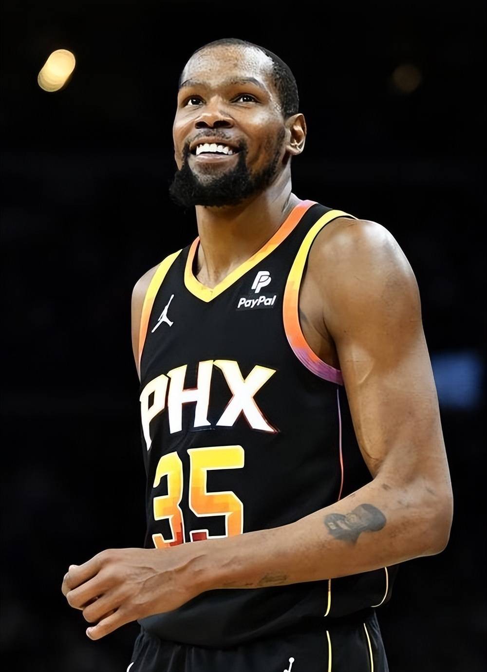 津媒：为更好地与球迷交流，于根伟将在近日进行一次线上直播（津媒：于根伟将于近期开启线上直播，加强与球迷互动）