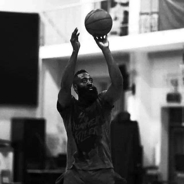 福苏-门萨：曼联青训以前规矩相当严格，比如必须穿黑色球鞋（福苏-门萨称曼联青训曾严苛到球鞋仅限黑色）