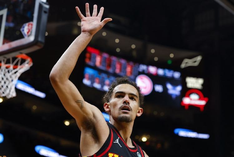 欧文突破防守送出制胜助攻（欧文突破重围奉上致胜助攻）