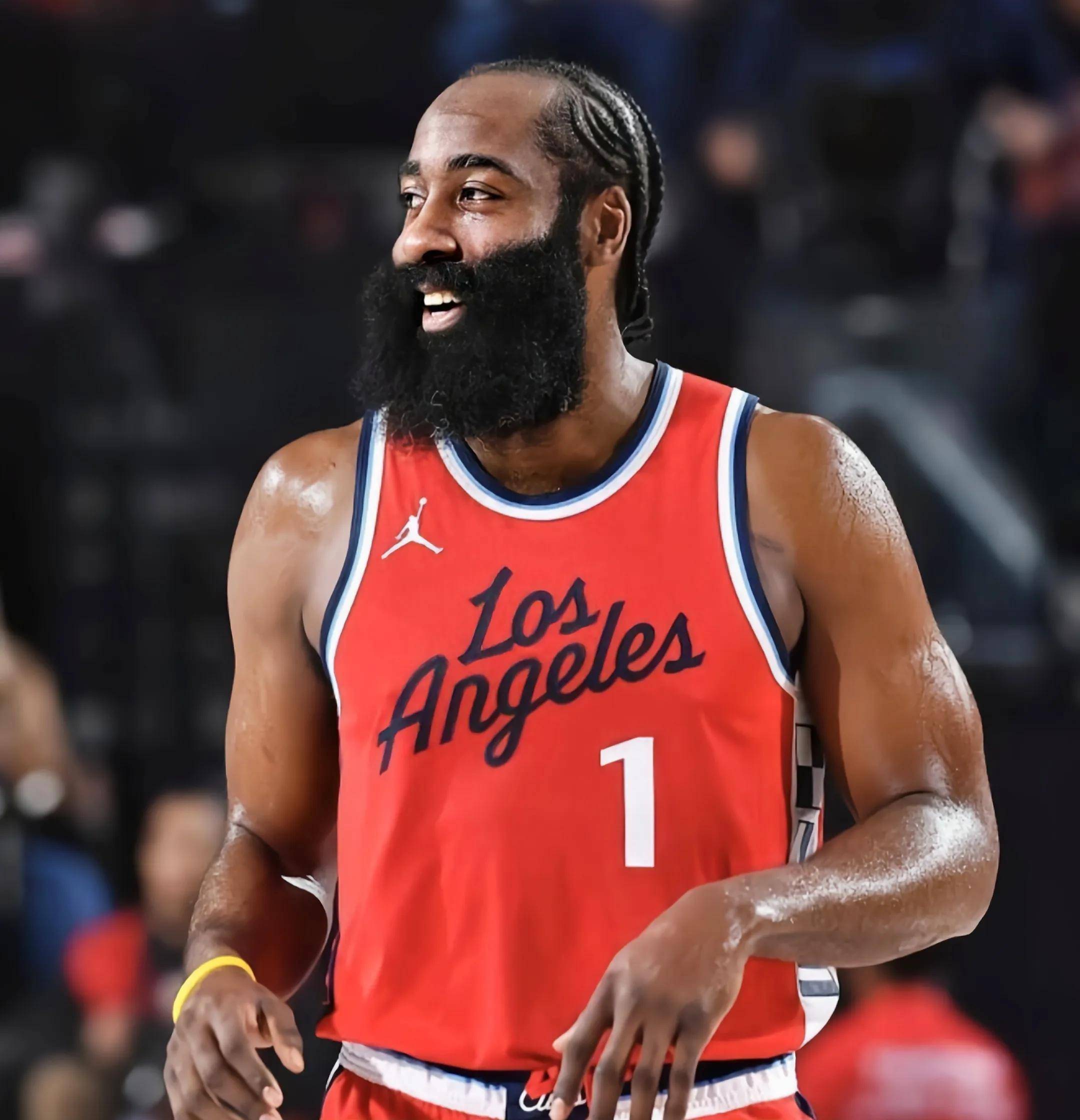 桑切斯：我们是夺冠热门而非巴萨，库库把亚马尔“揣兜里了”（桑切斯：争冠大热是我们而非巴萨，库库把亚马尔装进口袋）